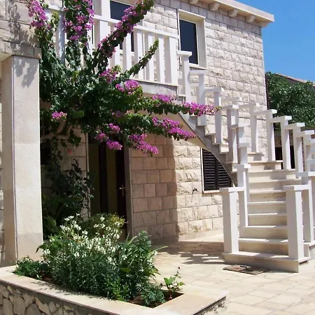 Vanja Povlja (Brac)